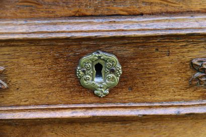 null Buffet in molded and carved oak opening by 2 doors in the upper part and 1 drawer...