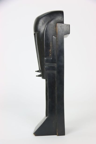 null Subject in bronze. Signed on the base. "G.MIKLOS 27". Dimensions: 26 x 6 x 5...