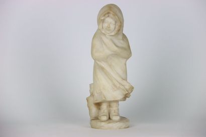 null Sculpture en albâtre figurant une jeune-fille emmitouflée dans un manteau balayé...