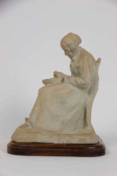 null MOUGIN (Nancy) et Ernest WITTMANN (1846 - 1921). Vieille dame assise. Sculpture...
