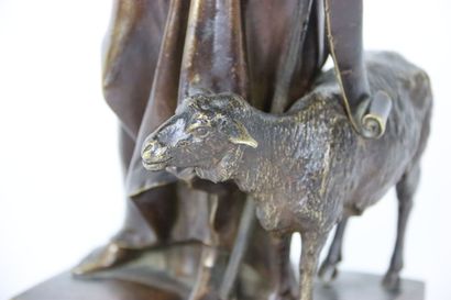 null Bronze à patine brune, sculpture représentant JEANNE D'ARC en jeune paysanne...
