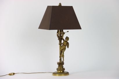 null Grande lampe avec abat-jour, seconde moitié XIXème, piètement en bronze ouvragé,...