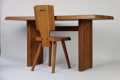 null Pierre CHAPO (1927-1987). Ensemble constitué d'une table en orme massif (dimensions:...