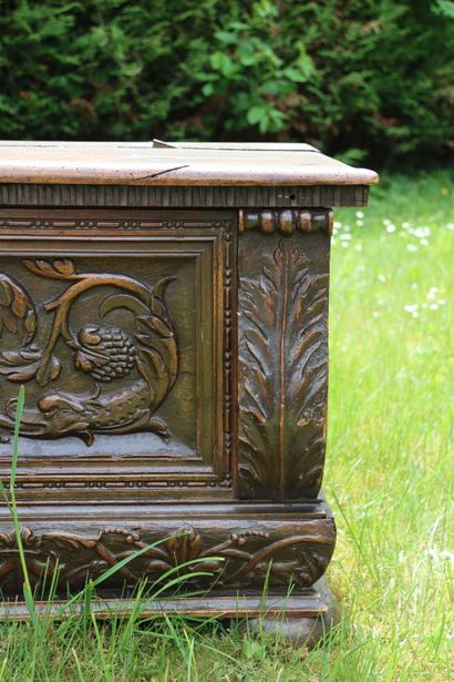 null Chest in natural wood richly carved. Work of the XIXth from old elements. Dimensions:...