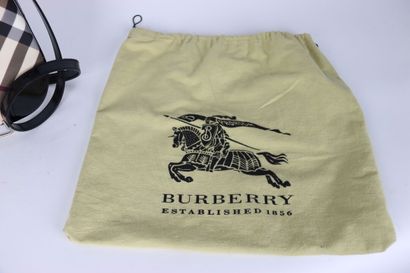 null BURBERRY. Shoulder bag made of coated canvas and vinyl, fabric interior. Size:...