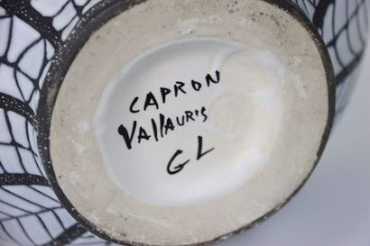 Roger CAPRON (1922-2006) Roger CAPRON (1922-2006). Vase à oreilles en céramique blanche...