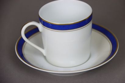null HAVILAND. Modèle Toscane Lazuli. Service en porcelaine comprenant: Deux raviers...