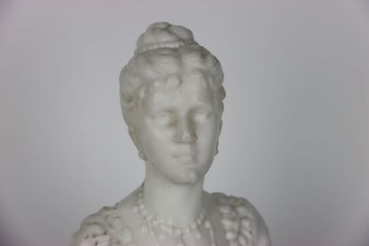 null Bust of the Tsarina Alexandra Fedoravna in opaline (Commissioned by John Tavernier...
