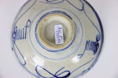 null CHINE : Réunion de 4 coupelles en céramique bleu blanc, début XIXème. Diamètre...