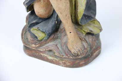 null Statue en bois polychrome représentant un saint. Hauteur 28 cm.