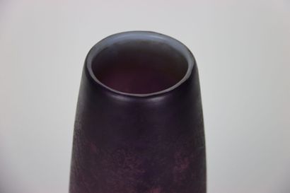 null Paul-Nicolas D'ARGENTAL (1875-1952). Vase in the purplish tones representing...