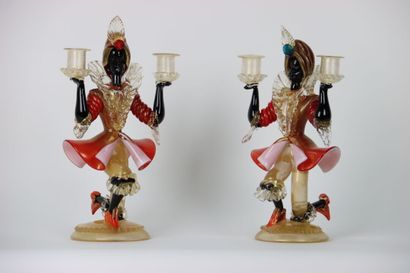 MURANO. MURANO. Le serviteur. Paire de bougeoir à deux lumières en verre coloré,...