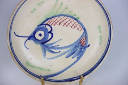 null CHINE : Réunion de 6 coupelles en céramique à décor de poissons, (égrenures)....