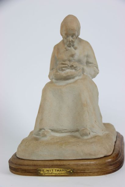 null MOUGIN (Nancy) et Ernest WITTMANN (1846 - 1921). Vieille dame assise. Sculpture...