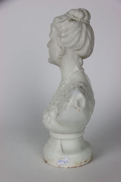null Bust of the Tsarina Alexandra Fedoravna in opaline (Commissioned by John Tavernier...