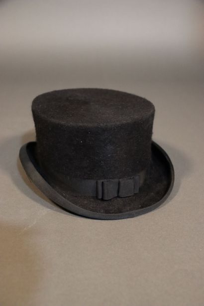 null MOTSCH for HERMES. Top hat for horsewoman, in felt. New condition. T56. Length...