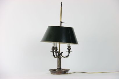 null Lamp bouillotte in silver plated metal with three fires. Lampshade in painted...