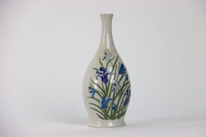 Manufacture WONG LEE. Vase en céramique craquelée...