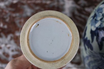 Chine XIXe siècle CHINE, XIXe siècle. Pot à gingembre en porcelaine antique claire-de-lune,...