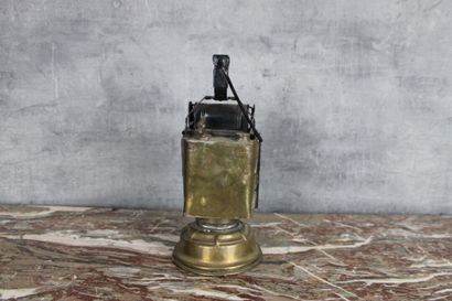 Lampe de cheminot en laiton Lampe de cheminot en laiton, début du XXe siècle, marqué...