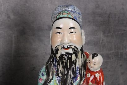 CHINE XXe siècle CHINE XXe siècle, deux personnages en porcelaine polychrome, l'un...