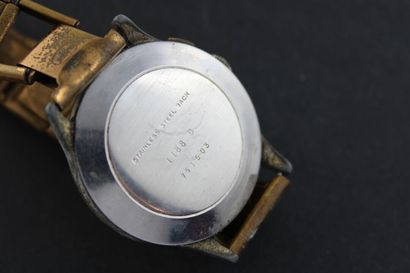 LYLO Chronographe Suisse 1188D Chronographe bracelet plaqué or. Boitier rond. Fond...