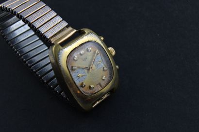 LOV Gold-plated chronograph watch. Oval case. Screwed back.

Gold dial with two white...
