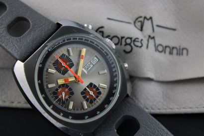 GEORGES MONNIN Steel bracelet chronograph. Round case. Screwed back.

Grey dial with...