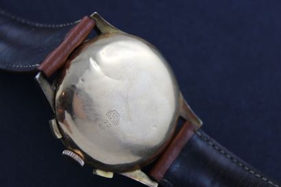 TELDA Chronograph bracelet in 18k gold. Round case. Back with pressure.

White dial...