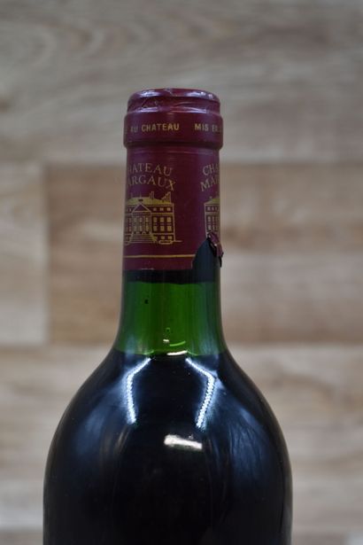 1 BOUTEILLE DE CHATEAU MARGAUX 1982 1 bottle of CHATEAU MARGAUX 1982. First Grand...