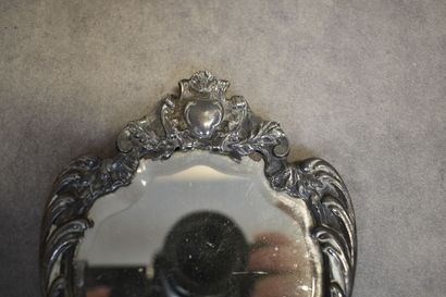 null Miroir en argent poinçon minerve. Style Louis XV. Dimensions: 25x11.5cm.