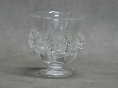 null LALIQUE France. Modèle Dampierre. Vase en cristal transparent et dépoli à décor...