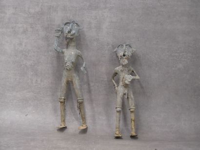 null AFRIQUE. Réunion de deux personnages en fonte sculpté. Hauteurs : 29 cm et 33...