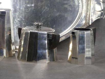 null Service à thé et café en metal argenté un plateau ( Dimensions : 31 x 56.5 cm)...