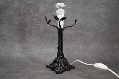 LUNEVILLE Pied de lampe en fer forgé à décor de fleurs et végétaux d'une lampe MULLER...