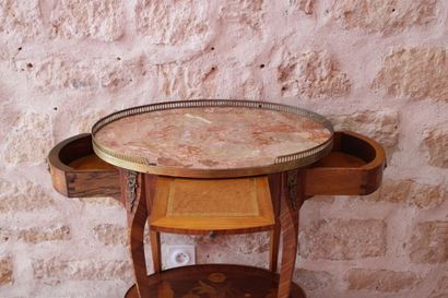TOPINO Dans le gout de Charles TOPINO Table rognon en placage de bois de rose et...