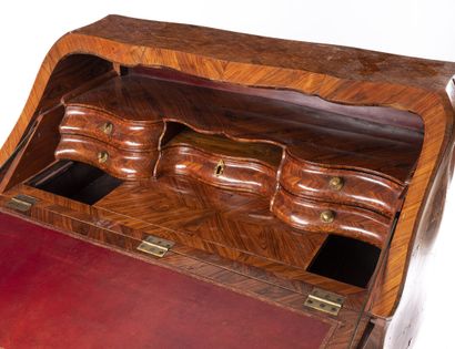 Bureau de pente Sloping desk in precious wood marquetry, opening with a flap revealing...