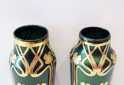 null François Théodore LEGRAS (1839-1916) pour MONTJOYE. Paire de vases en céramique...
