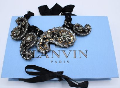 null LANVIN
Elie Top for Alber Elbaz
Fancy necklace made of a black ribbon holding...