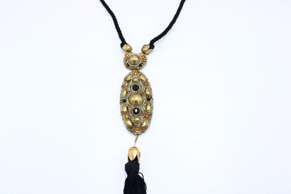 null Henry PERICHON (1910-1977)
Necklace in talosel and resin composed of a black...