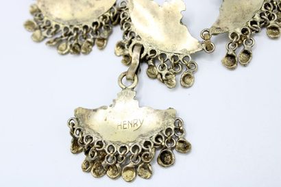 null Henry PERICHON (1910-1977)
Necklace in gilded metal decorated with 8 motives...
