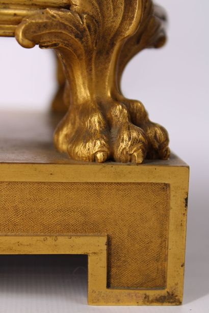 null CHINE. Paire de vase en porcelaine émaillée polychrome, montures en bronze doré...