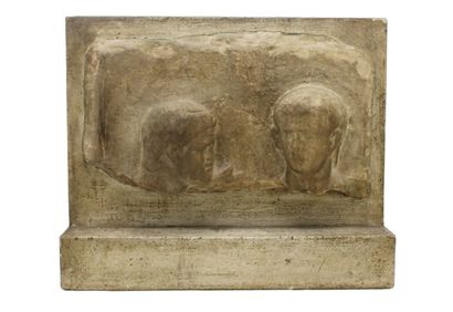 null D'après l'Antique 
Fragment de bas-relief en marbre blanc représentant deux...
