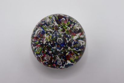 null Sulfur paperweight ball in glass with inclusion decoration. 

Dimensions: 5...
