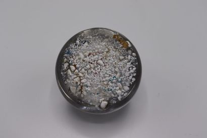 null Sulfide paperweight ball in glass with inclusion decoration. 

Dimensions :...