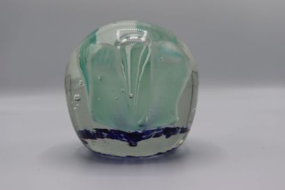 null Sulfur paperweight ball in glass with flower inclusion decoration. 

Dimensions...