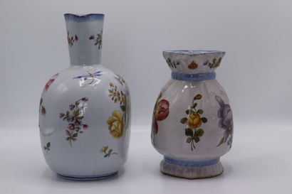 null CHAROLLES, Molin period. Meeting of two earthenware pitchers polychrome with...