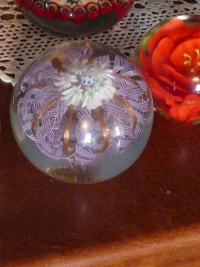 null Sulfur paperweight ball in glass with inclusion of purple flowers. 

Dimensions...