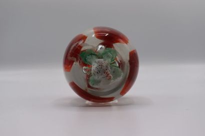 null Sulfur paperweight ball in glass with inclusion decoration. 

Dimensions : 9.5...