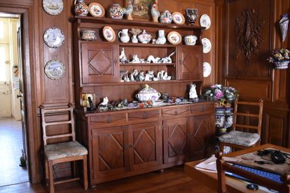 null Buffet two bodies in carved wood opening by six doors and four drawers, with...